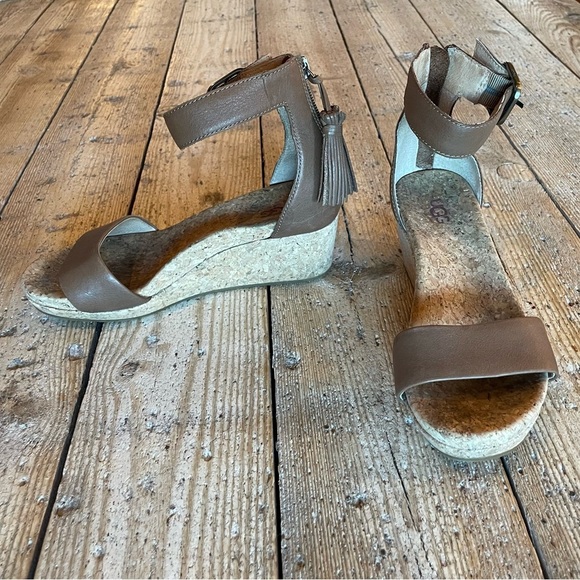 UGG Zoe Wedge Sandals Brown Leather Size 6 - Picture 2 of 10